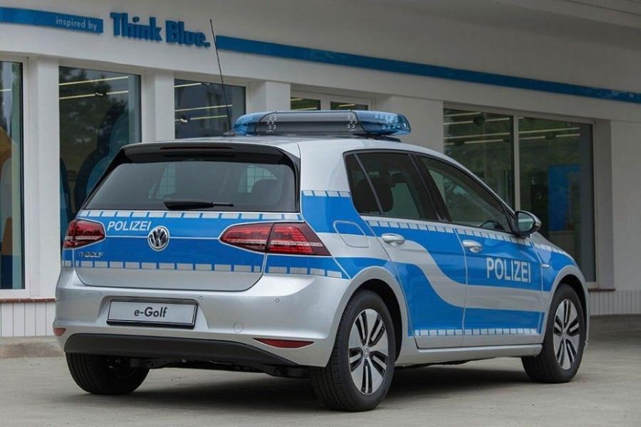  Volkswagen e-Golf Albanian Police 2016 года  (фото 2 из 6)